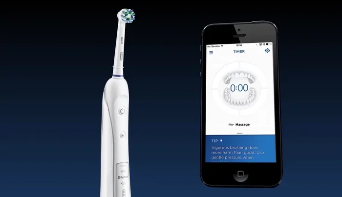 Accendere lo spazzolino Oral-B Smart Series premendo il pulsante di accensione.