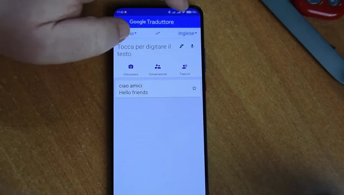 Copia la traduzione per incollarla in altri documenti o app (es. email).