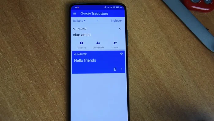 Copia la traduzione per incollarla in altri documenti o app (es. email).