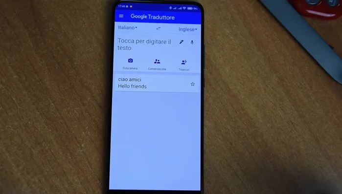 Utilizza la funzione di trascrizione istantanea per tradurre conversazioni in tempo reale.