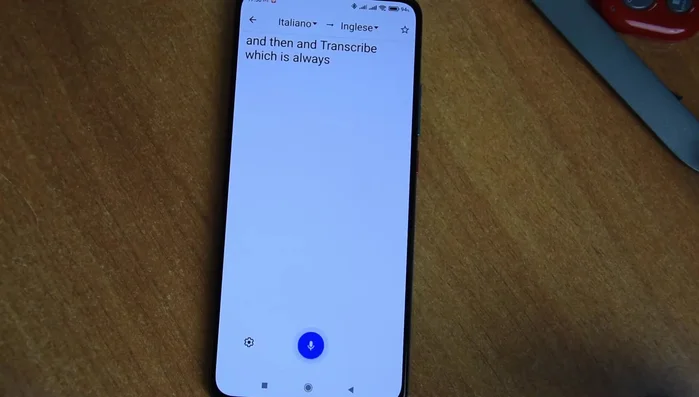 Utilizza la funzione di trascrizione istantanea per tradurre conversazioni in tempo reale.