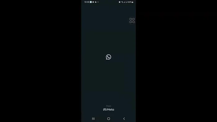 Seleziona la conversazione individuale o di gruppo dove vuoi inviare il sondaggio.