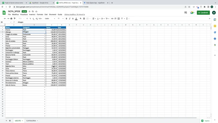 Aggiungi nuove azioni (bottoni) per eseguire operazioni specifiche (es. duplicare una voce). Personalizza l'aspetto dei bottoni con icone appropriate.