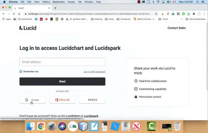 Effettua il login utilizzando il tuo account Google.