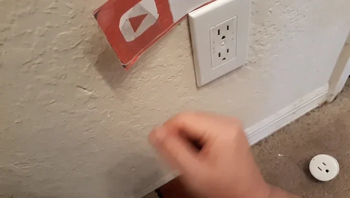 Riavvia il quadro elettrico: Se nessun'altro apparecchio funziona nella stessa presa o circuito, potrebbe esserci un problema con il quadro elettrico. Ripristinalo come ultima risorsa.