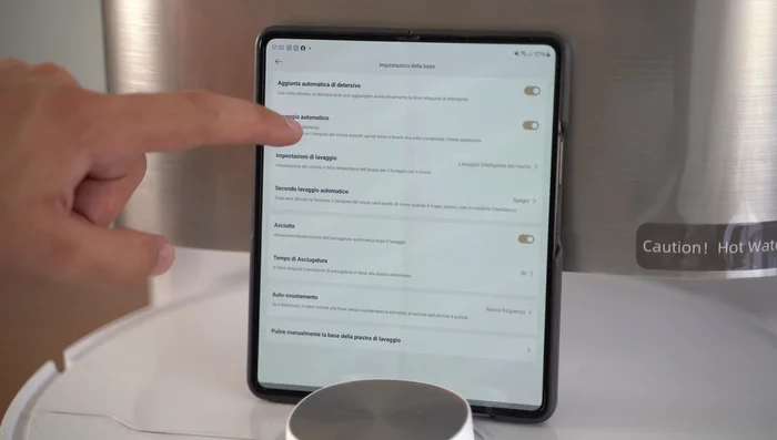 Gestisci le impostazioni di notifiche, controllo remoto, gestione Wi-Fi e manutenzione del dispositivo.