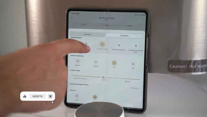 Personalizza le impostazioni di pulizia: potenza di aspirazione (da 1 a 4), livello di umidità (da 1 a 32), frequenza di lavaggio del mocio, tipologia di percorso (veloce o standard).