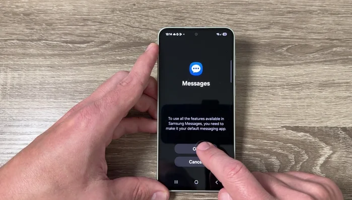 Imposta l'app Messaggi Samsung come app di messaggistica predefinita (se non lo è già).
