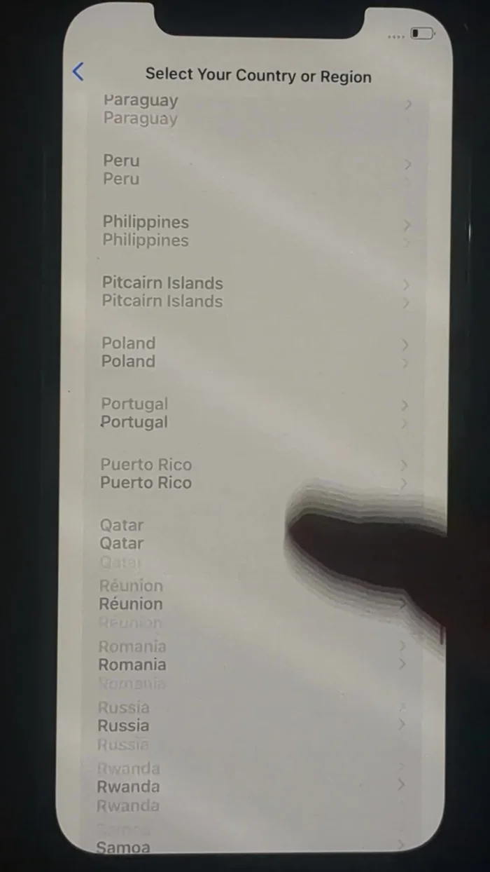 Crea un nuovo ID Apple, scegliendo nome, data di nascita e un numero di telefono casuale degli USA o del Canada (esempio: 64625552xxx per gli USA o 6472552xxx per il Canada). Puoi scegliere di verificare il numero più tardi.