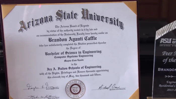 Primo programma: 'Hello World'.