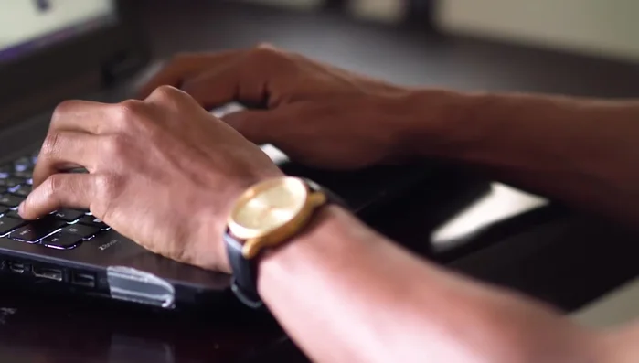 Primo programma: 'Hello World'.