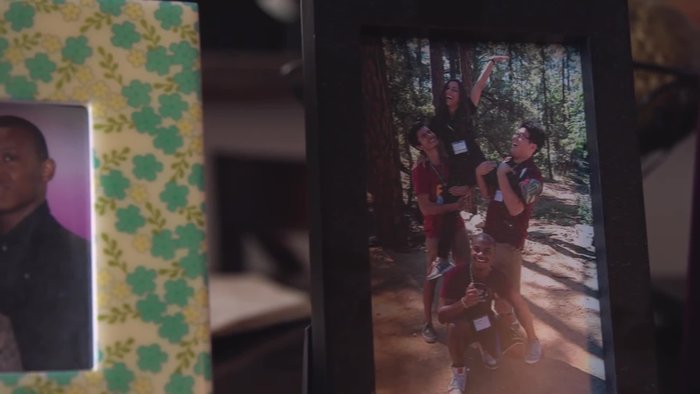 Incidente con il computer: scoperta della scheda madre e dei componenti interni.