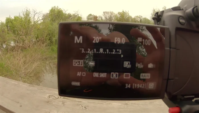 Impostare la modalità manuale sulla fotocamera (diaframma f/8, ISO 100, tempo di scatto 1/40 di secondo).