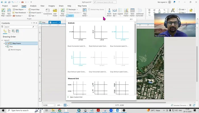 Aggiungere elementi opzionali come latitudine/longitudine, freccia nord, barra di scala, legenda e testo.