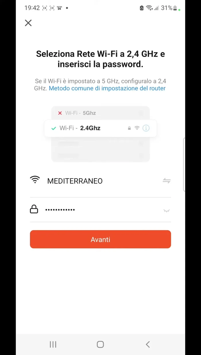 Connettiti alla rete WiFi della telecamera (nome che inizia con 'Smart Life' o 'SL').