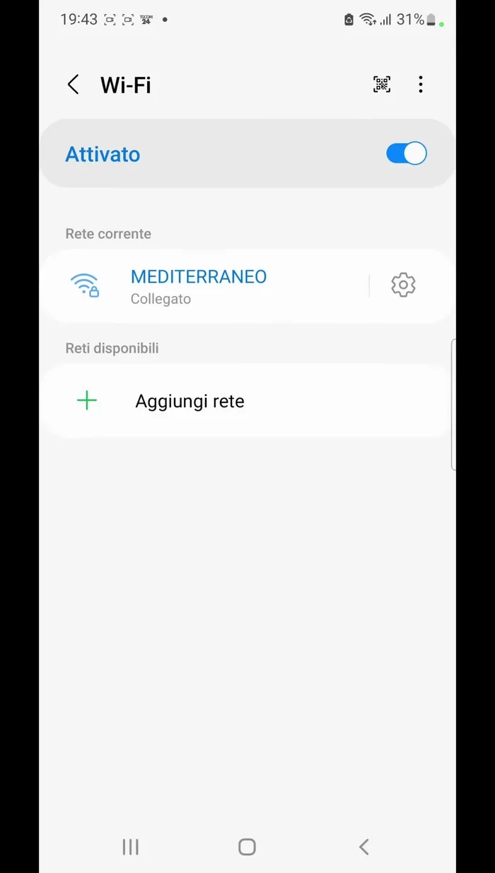Connettiti alla rete WiFi della telecamera (nome che inizia con 'Smart Life' o 'SL').