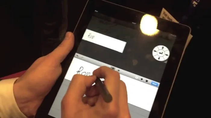 Per un disegno più preciso, avvicina lo stilo al display per un controllo più fine.