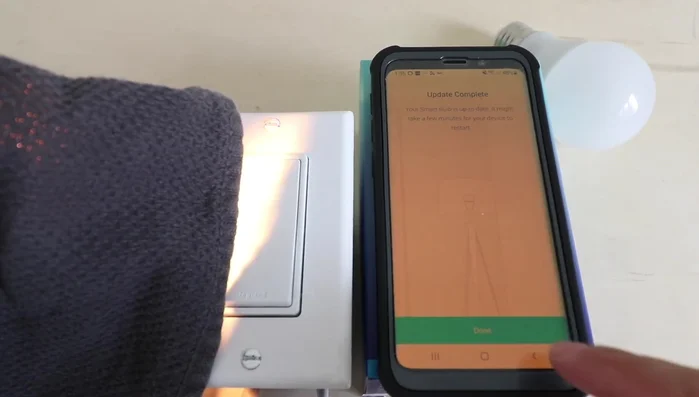 Aggiornare il firmware della lampadina (se richiesto dall'app).