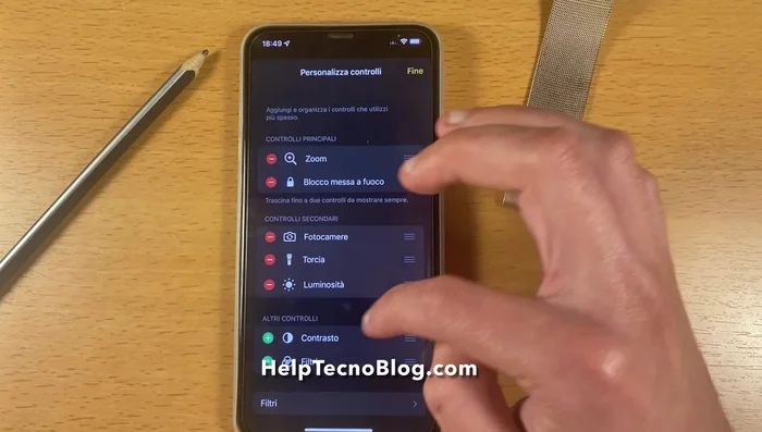 Applica filtri per migliorare la visualizzazione (scala di grigi, ecc.).