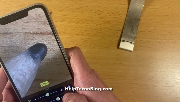 Per salvare l'immagine con lo zoom applicato, effettua uno screenshot dopo aver ingrandito l'oggetto desiderato.