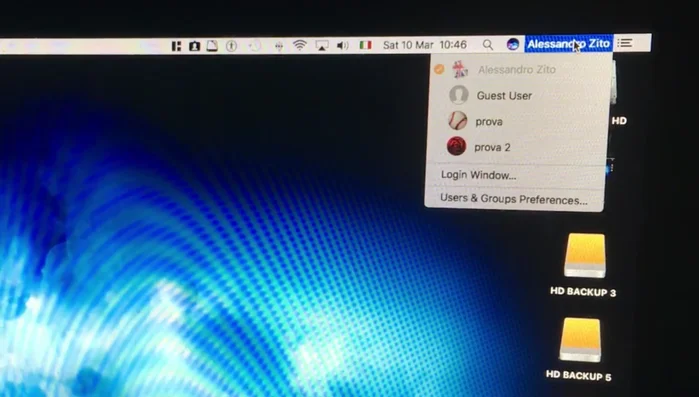 Per passare velocemente da un account all'altro, cliccare sul nome utente nella barra degli strumenti e selezionare l'account desiderato.