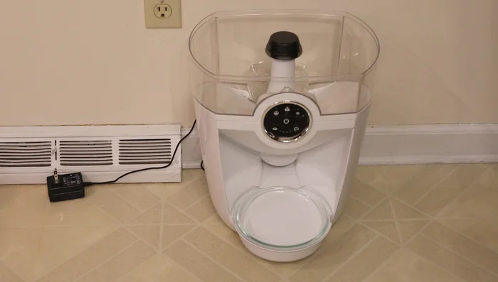 Collegare il robot alimentatore.