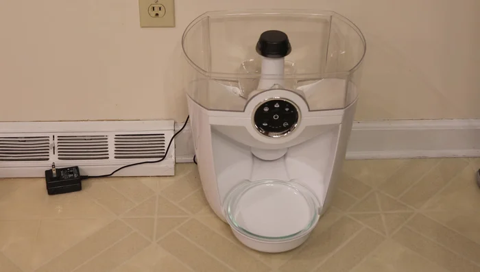 Collegare il robot alimentatore.