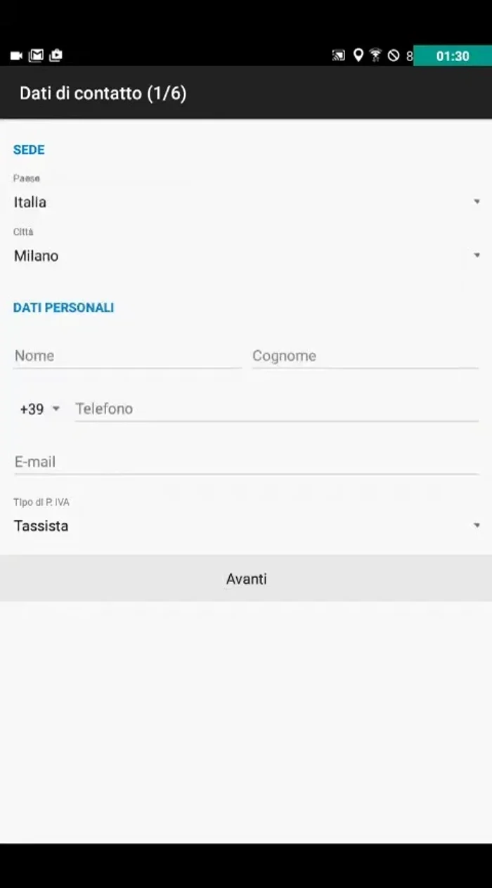 Inserisci i tuoi dati nella schermata di registrazione (nome, cognome, telefono, email, tipo di tassista).