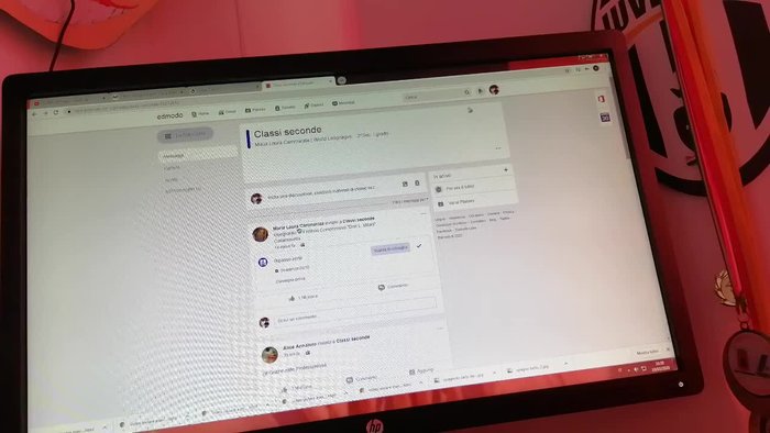 Selezionare l'esercizio da inviare (es. 'Esercizio dialogo 10').