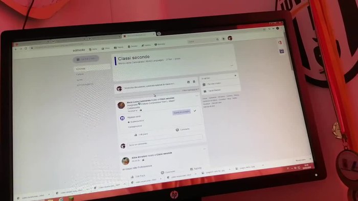 Selezionare l'esercizio da inviare (es. 'Esercizio dialogo 10').