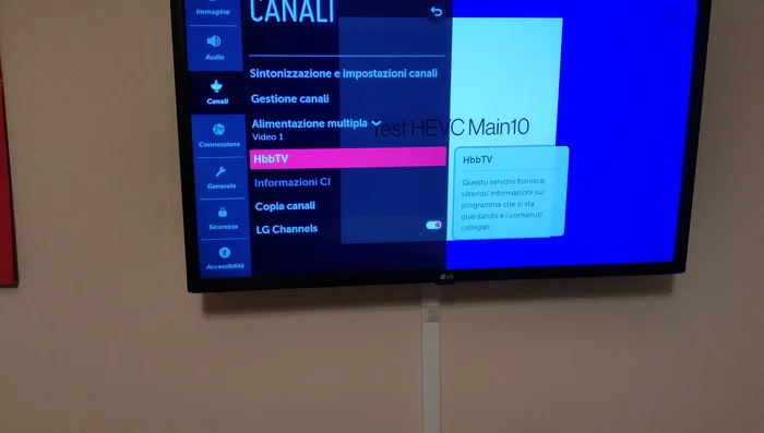 Disattivare altri due servizi aggiuntivi (menzionati nel video ma non specificati nel dettaglio).
