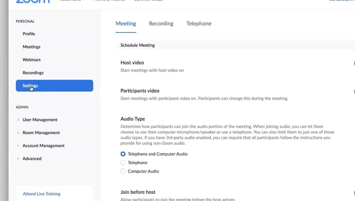 Vai alle impostazioni del tuo profilo e attiva l'opzione "Sfondo virtuale".