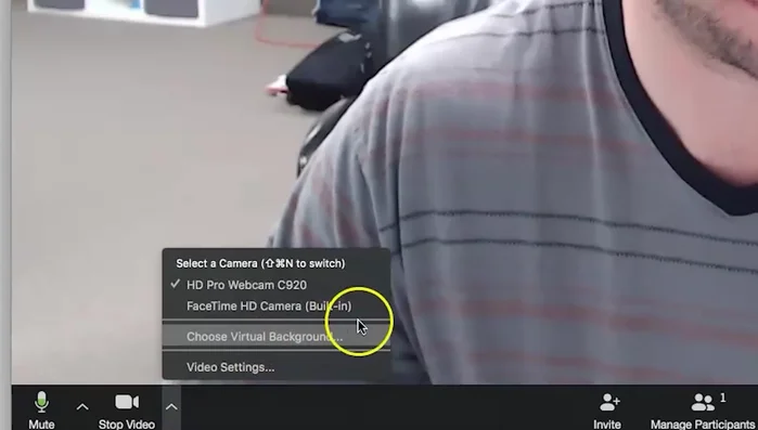 Avvia una nuova riunione e seleziona l'opzione "Sfondo virtuale" per caricare la tua immagine o video.