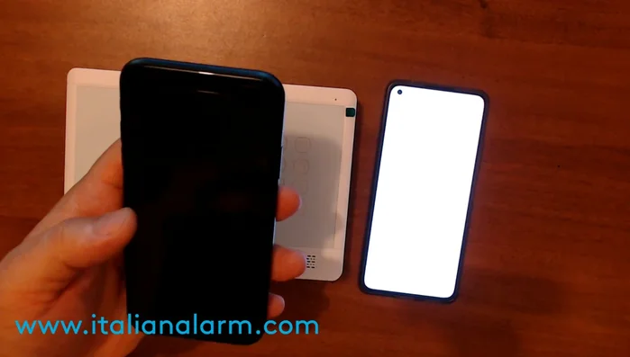 Sul secondo smartphone (con l'account da aggiungere), aprire l'app e accettare l'invito.