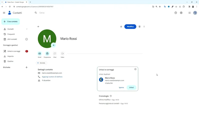 Controllare la notifica di Google Contatti che indica la presenza di voci doppie.