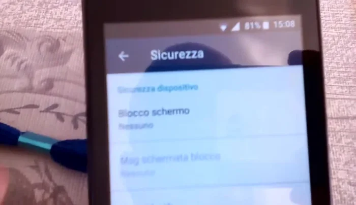 Seleziona "Blocco schermo".