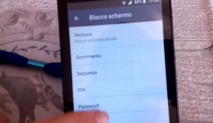 Segui le istruzioni sullo schermo per registrare la tua impronta digitale.