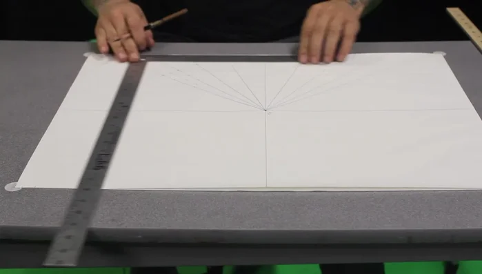 Tracciare linee dal punto di fuga a ciascun segno sulla linea superiore (piano del soffitto).