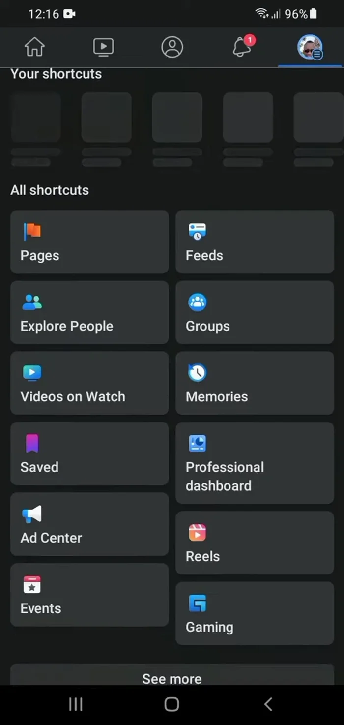 Scorri verso il basso e clicca su "Impostazioni e Privacy", poi su "Impostazioni".