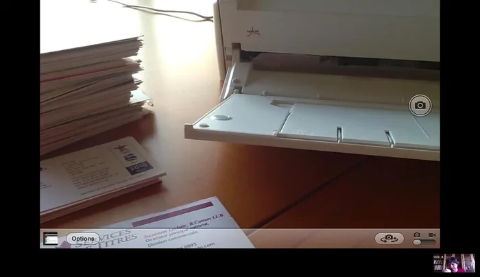 Dividi i biglietti da visita in due pile: una per la scansione nel sistema di gestione contatti, l'altra per l'archiviazione in Evernote.