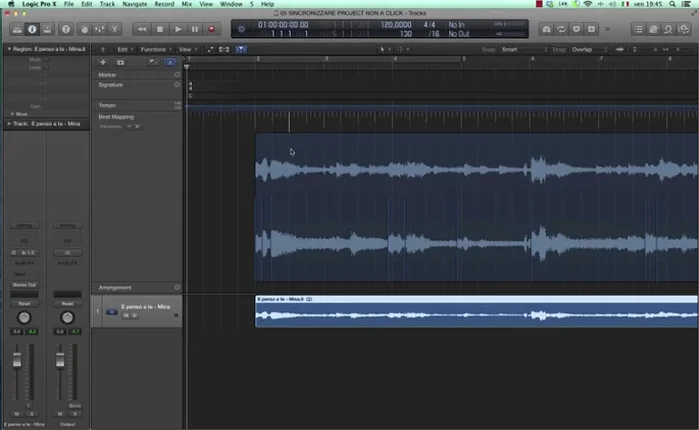 Trascinare il paletto sul transiente corretto. Ripetere il processo per le misure successive, facendo coincidere gli attacchi delle misure del progetto Logic con i transienti del brano registrato.