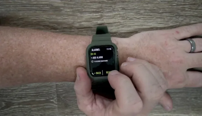 Aggiungi un allarme aggiuntivo (es. 20 o 30 secondi) e un conto alla rovescia di 10 secondi per una gestione ottimale del tempo.