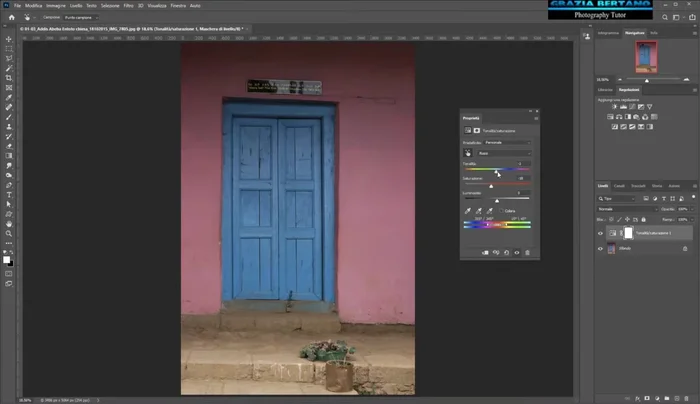 Ripetere i passaggi 3 e 4 per gli altri colori che si vogliono modificare (es: la porta ciano).