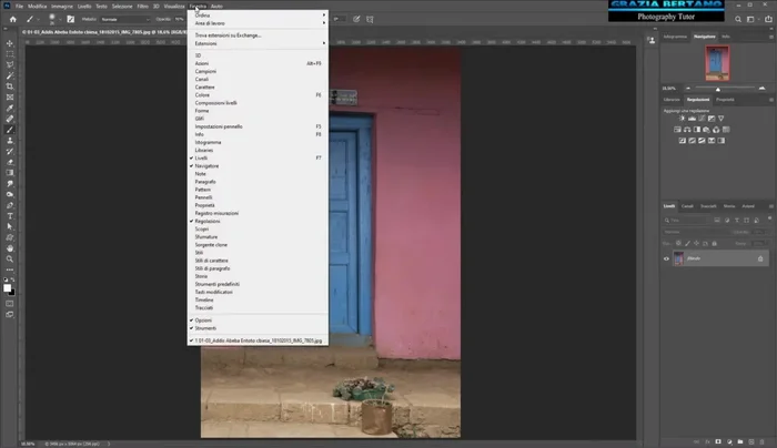 Aprire lo strumento "Tonalità e Saturazione" (Regolazioni > Tonalità e Saturazione, oppure cliccando direttamente sul menu a tendina in alto). Si raccomanda di utilizzare il metodo che crea un nuovo livello di regolazione per una maggiore flessibilità.
