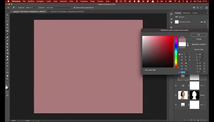 Aggiungere un livello tinta unita con un colore a scelta (cambieremo colore in seguito).
