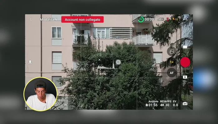 Attiva l'istogramma per controllare l'esposizione. Imposta il livello di effetto contorno basso, l'avviso di sovraesposizione on e le griglie attive.