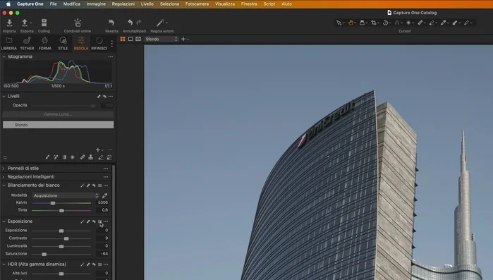 Cliccare sul menu a hamburger (tre linee orizzontali) in alto a destra.