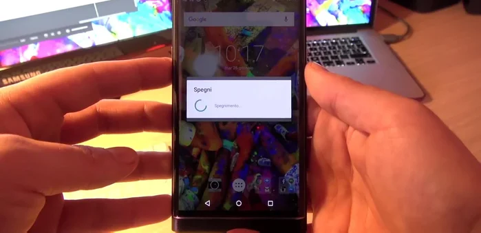 Vai alle impostazioni del sistema, poi alla sezione 'Applicazioni' e disinstalla le app indesiderate.
