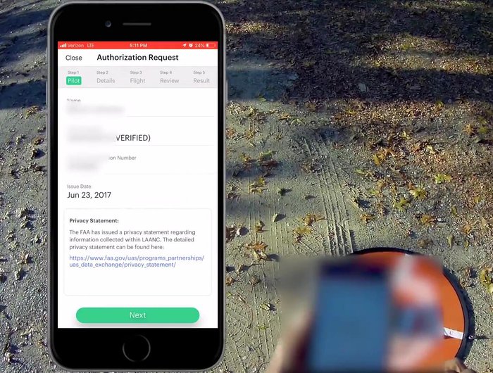 Seleziona il tuo drone dall'elenco dei velivoli registrati nell'app. Assicurati di aver inserito tutti i dettagli del tuo drone (numero di serie, uso commerciale, ecc.).
