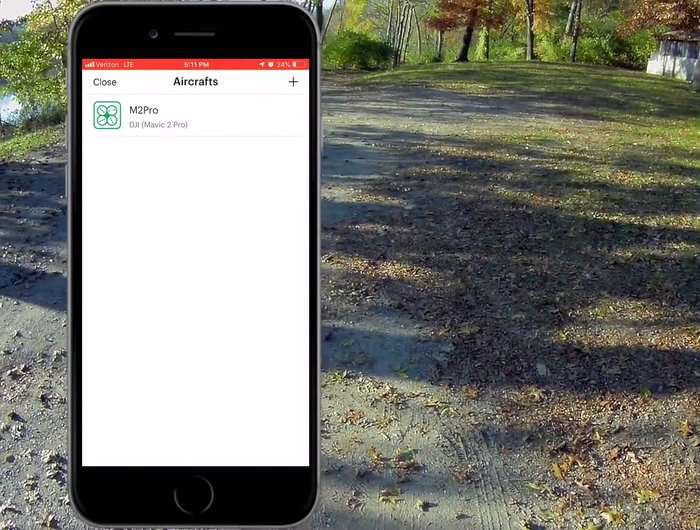 Seleziona il tuo drone dall'elenco dei velivoli registrati nell'app. Assicurati di aver inserito tutti i dettagli del tuo drone (numero di serie, uso commerciale, ecc.).